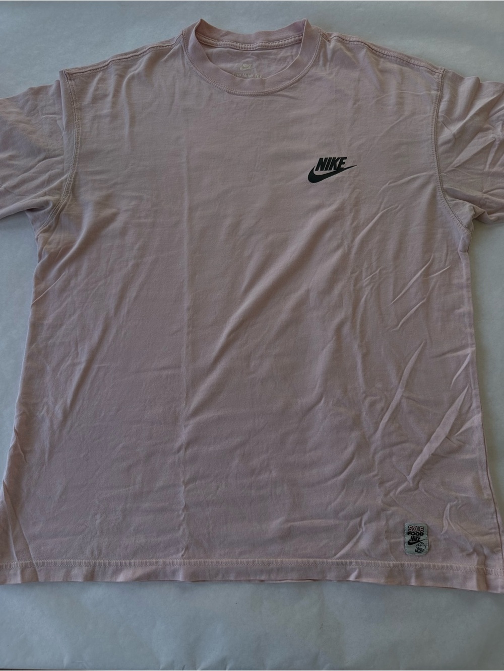 Nike The Nike Tee Men’s L Pink Loose Fit Crew Neck Short Sleeve Graphic Tee